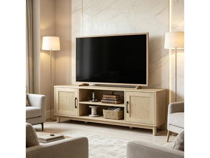Meuble TV tendance L 135 cm avec des compartiments ouverts et deux portes offrant un espace de rangement généreux finition bois