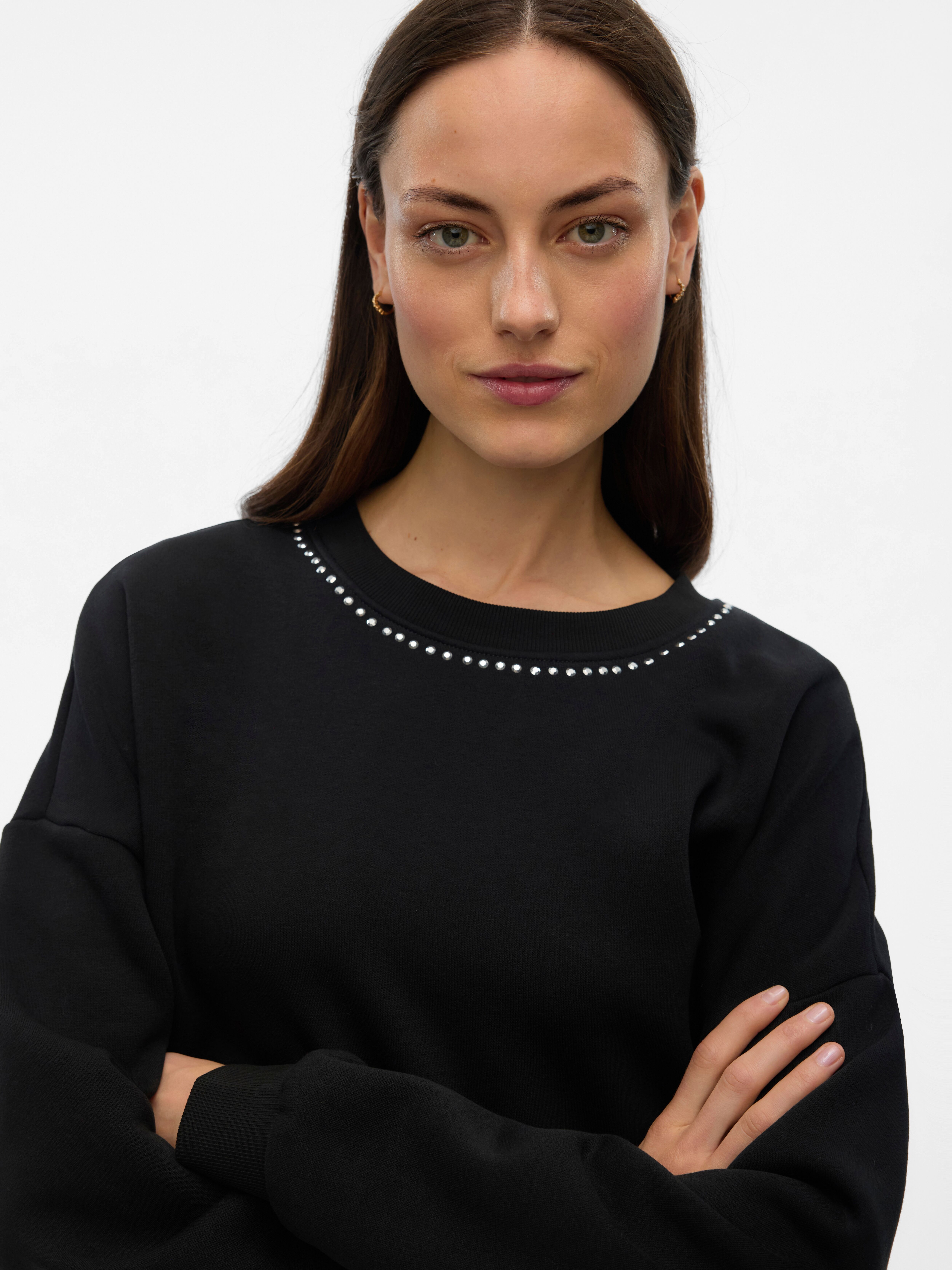 Langarmshirt VERO MODA "VMLOTTE TRINA LS SWEAT BOX GA BF", Damen, Gr. XS, schwarz (schwarz detail:neck studs), Jersey, Obermaterial: 52% Baumwolle, 48% Polyester, unifarben, regular fit, Rundhals, Bündchen, Shirts Langarmshirt schwarz detail:neck studs XS