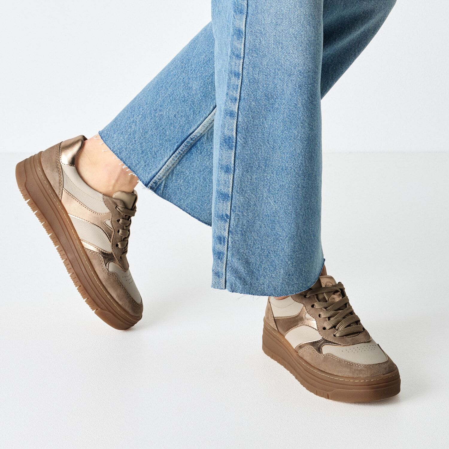 Plateausneaker TAMARIS, Damen, Gr. 41, Textil, taupe, gold, Leder, Lederimitat, kontrastfarbene Details, metallic, Basic, Schuhe Plateausneaker, Freizeitschuh, Plateausneaker im angesagtem Look