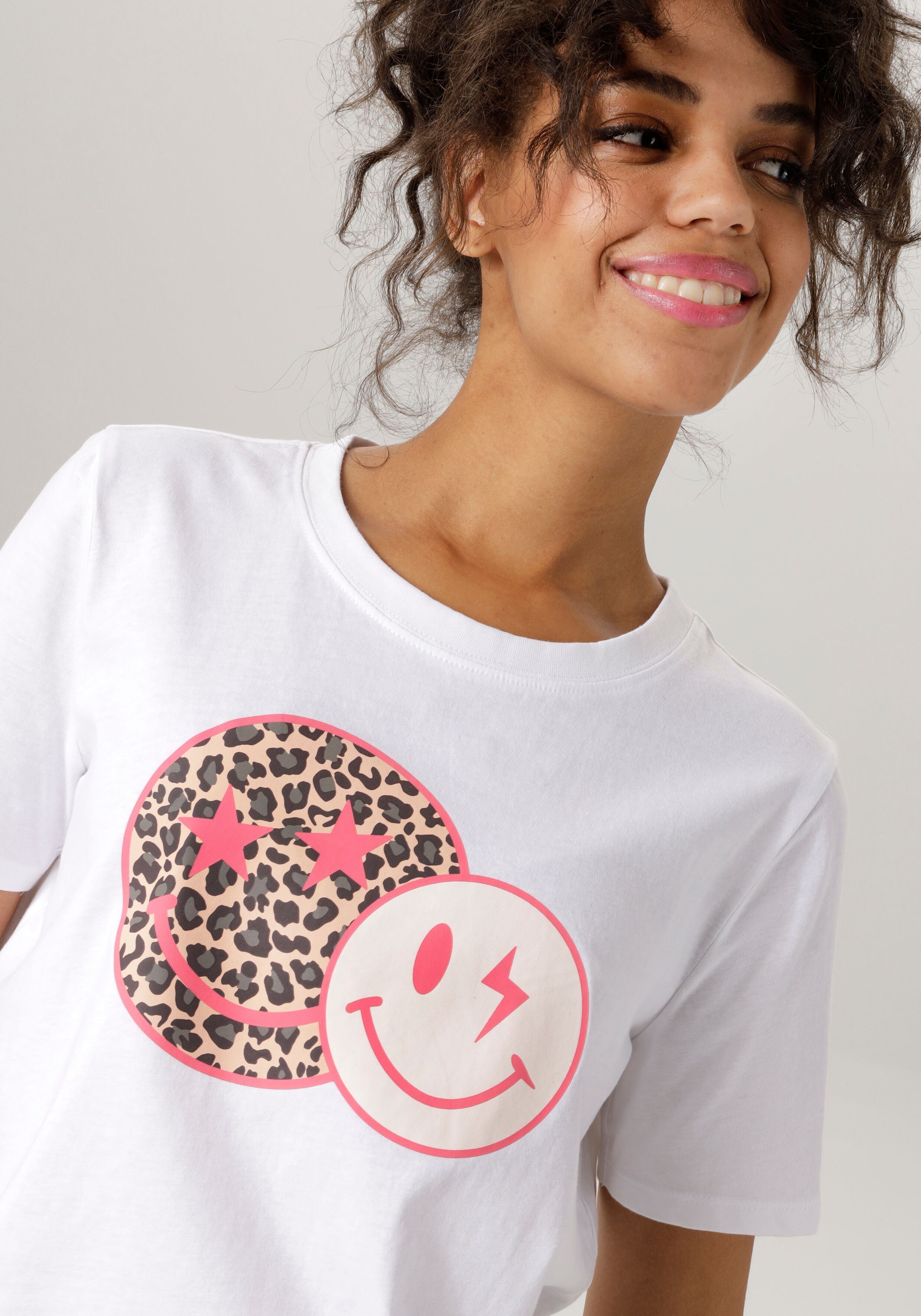 T-Shirt ANISTON CASUAL, Damen, Gr. 44/46, bunt (weiß, pink, beige, schwarz, grau), Single Jersey, Obermaterial: 100% Baumwolle, bedruckt, figurumspielend hüftbedeckend, Rundhals, Shirts T-Shirt, mit coolen Smileys bedruckt