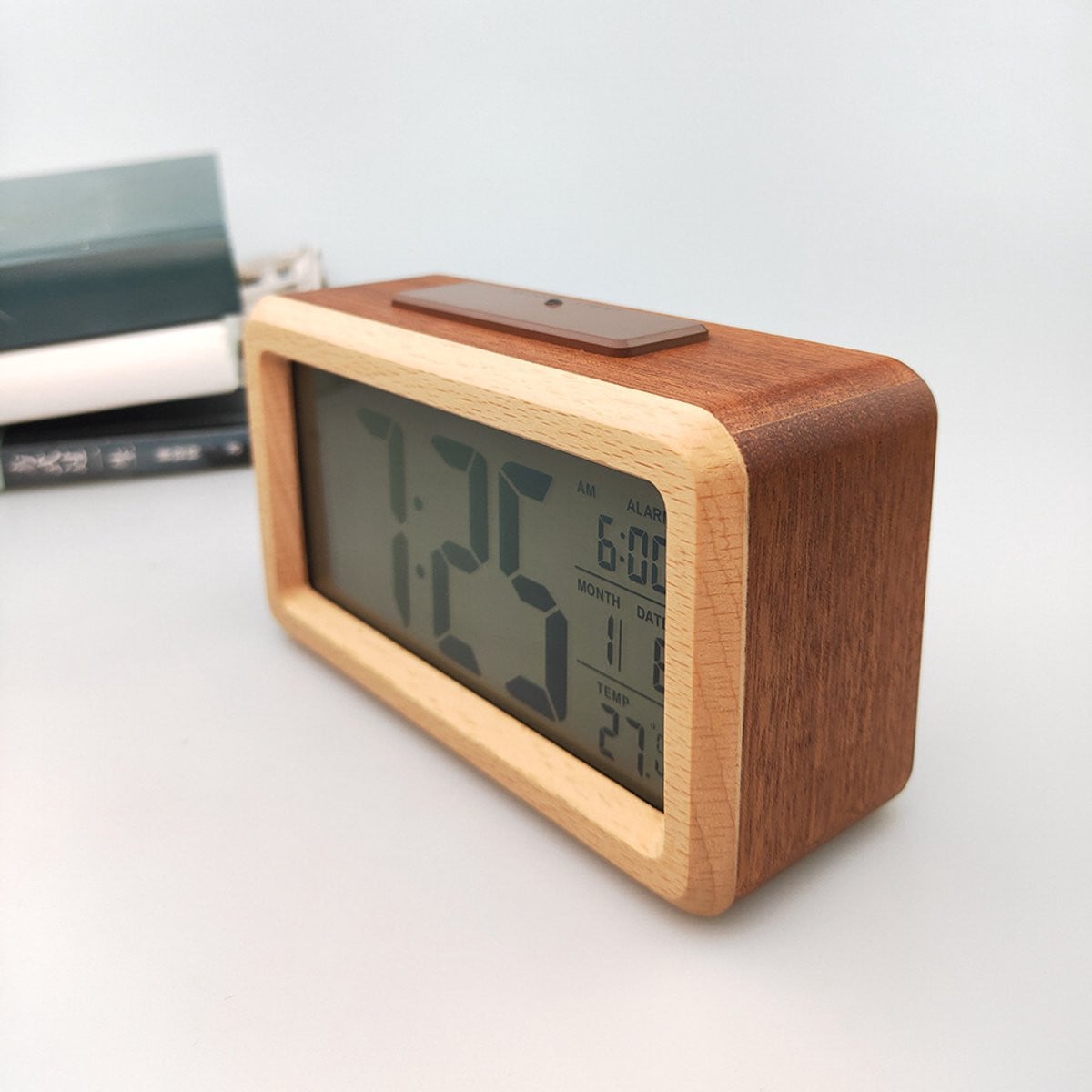 Retro houten wekker met radiofunctie en elektronische functies