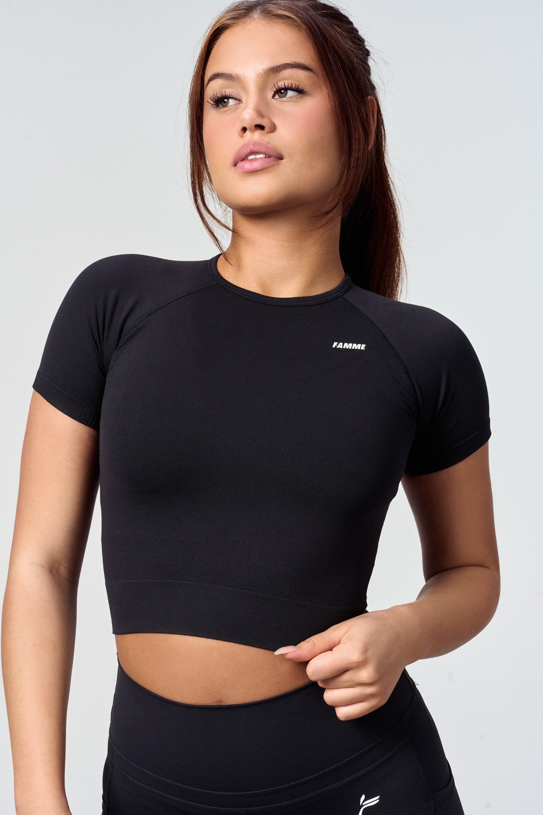 FAMME - Seamless Cropped T-Shirt - Black / XS