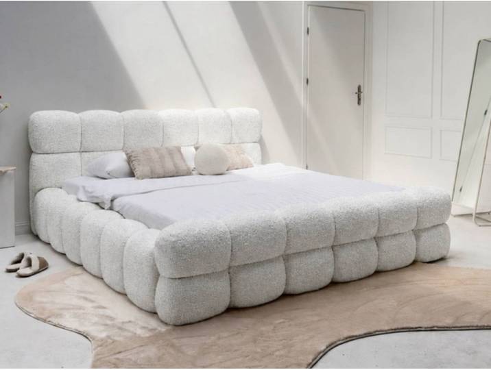 yourhouse24 Polsterbett Design-Bett im Cloud-Look – Hohes Fußteil, Bouclé-Stoff, Bubble-Optik & Japandi