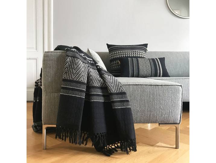 Plaid noir en coton à rayures natives 240x270