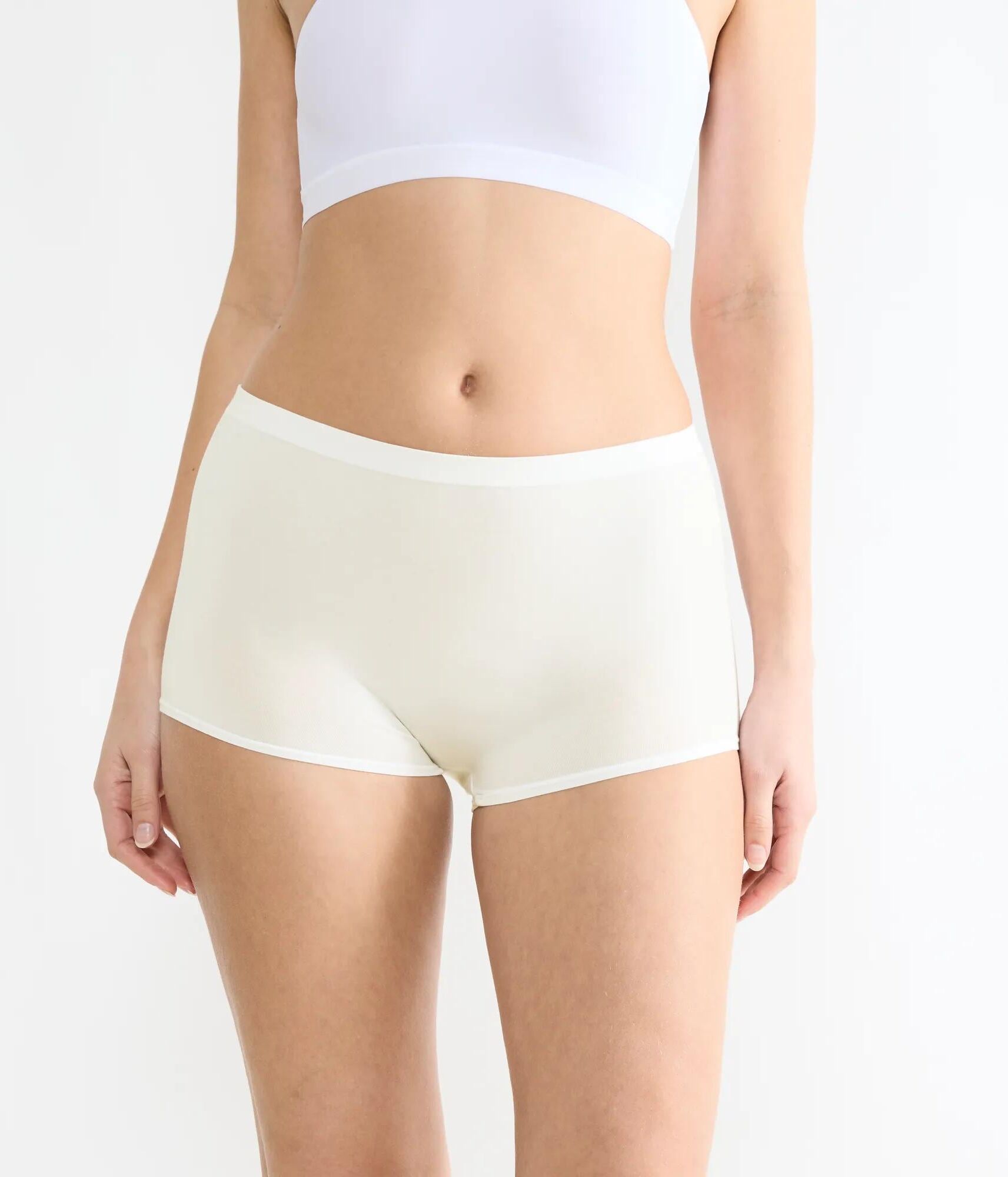 Panty SLOGGI "GO Sense", Damen, Gr. L, Single Jersey, weiss (silk weiß), Single Jersey, Obermaterial: 89% Modal, 11% Elasthan, Unterhosen Panty, Santoni Rundstrick silk weiß L, Single Jersey