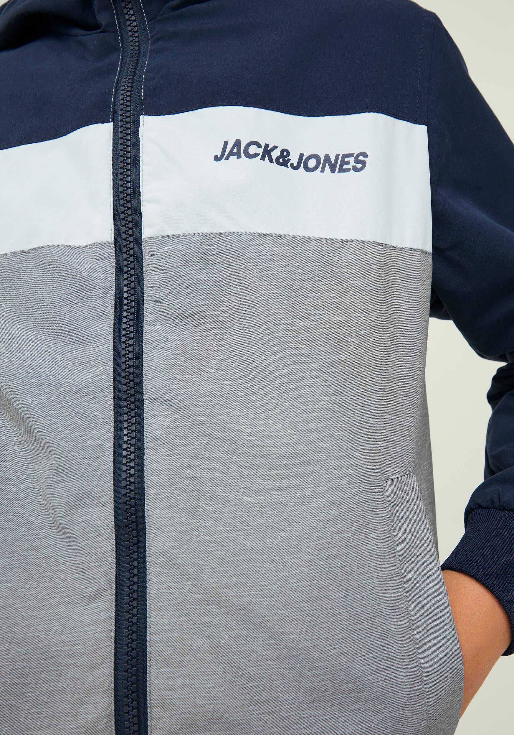 Outdoorjacke JACK & JONES JUNIOR "JJERUSH wasserabweisend, mit Kapuze, mattes Finish", Kinder, Gr. 140, blau (navy blazer), Web, Obermaterial: 100% Polyester, normal normal, Bündchen, Jacken Outdoorjacke, Polyester, regular fit navy blazer 140