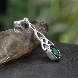 Drachensilber Anhänger keltischen Knoten mit grünem Zirkonia gefasst 925 Silber - Silber;Grün