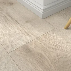 Laminat Berg Eiche Beige – inkl. Dämmung & Fußleisten
