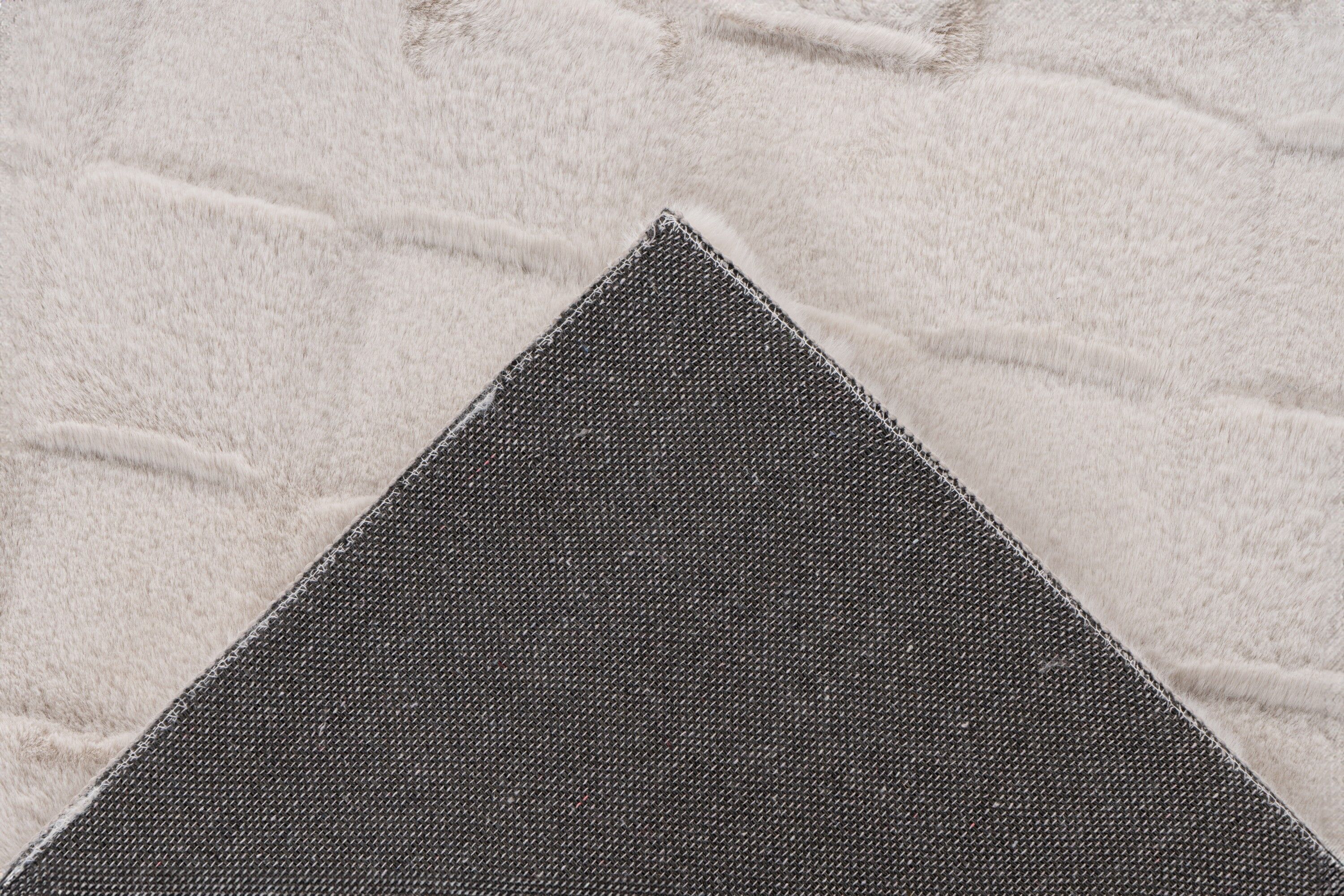 Teppich KAYOOM "Botany 625", beige (helltaupe), B:80cm H:18mm L:150cm, Polyester, Teppiche, Teppich, weicher kuscheliger Kurzflor, Fellhaptik, alle Räume, viele Farben helltaupe B : 80cm 1 Stk., 18mm, L: 150cm