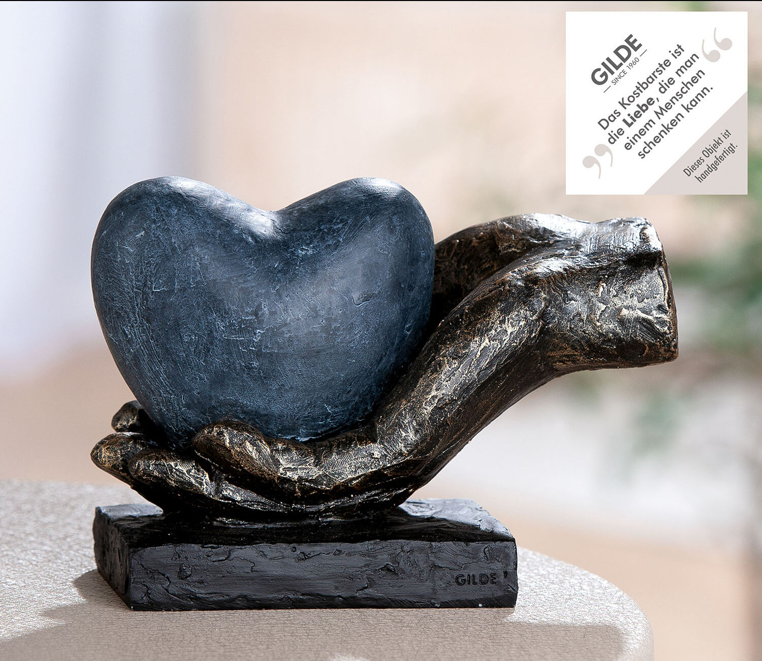 Skulptur GILDE "Skulptur Heart in your Hand", schwarz (bronzefarben), B:18cm H:12cm T:10cm, Kunstharz, Dekofiguren, Skulptur bronzefarben B/H/T: 18cm x 12cm x 10cm