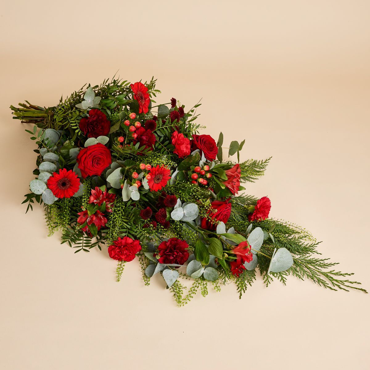 Bårebuket i kærlighedens farver  Send Blomster  Interflora