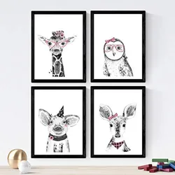 POSTER Set mit 4 „Tiere mit rosa und schwarz Accessoires“ A4 Rahmenlos