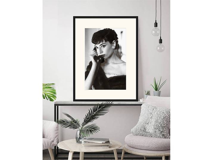 Tableau déco Audrey call Cadre : hêtre massif verni Revêtement : plexiglas Noir 63 x 83cm