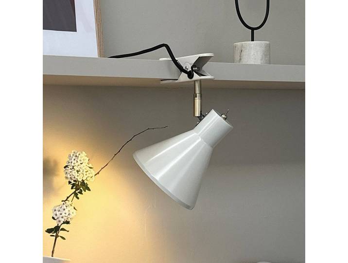 Dyberg Larsen Klemmleuchte Sleep, weiß / opal, für Wohn- / Esszimmer, Metall, Design, Klemmleuchte