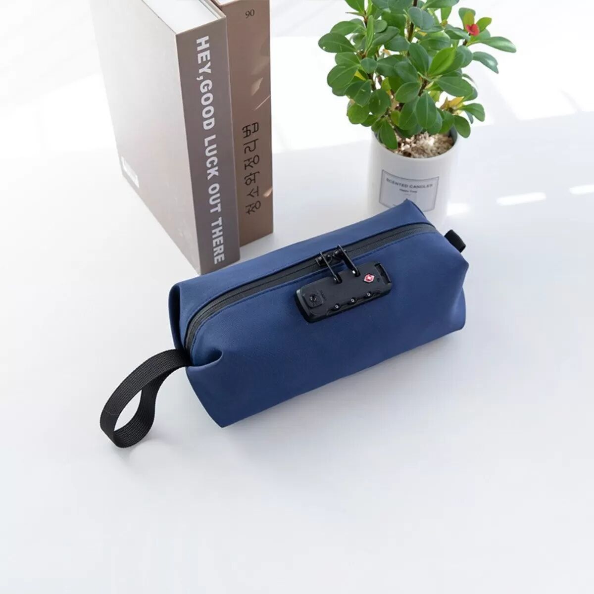 INF Kosmetiktasche mit Zahlenschloss - Sichere Reiseorganisation für Toilettenartikel & Wertsachen Blau