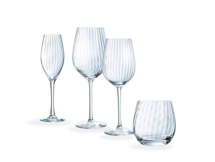 Ensemble de 16 verres à pied et verres à eau