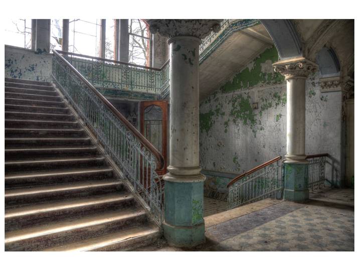 Alubild Lost Place Treppenhaus 1 image LAND