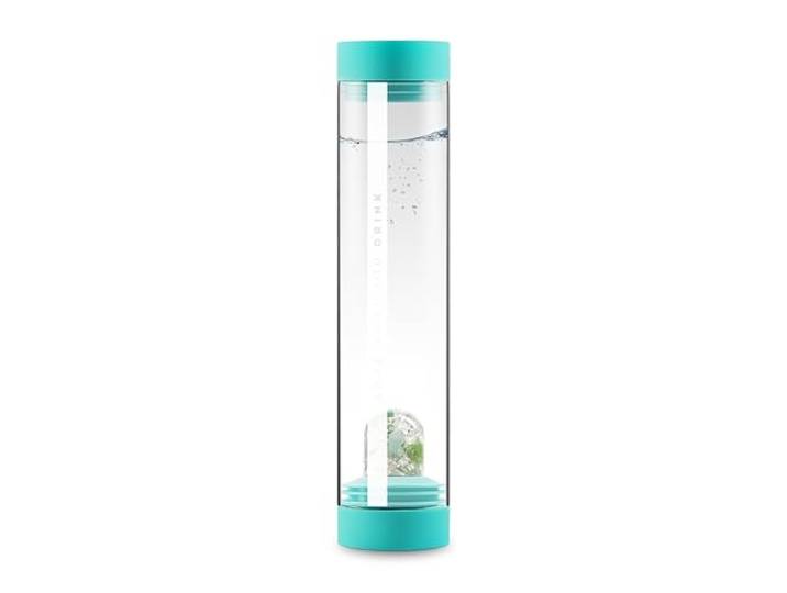 VitaJuwel Sana FLOW ocean blue Karaffe aus Glas mit Edelsteinen (Aquamarin, Aventurin, Mondstein & Bergkristall) - für Gelassenheit, Kreativität & Dynamik