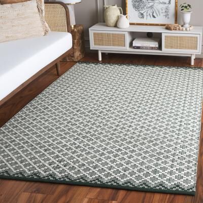 SAFAVIEH Hand-Woven Vermont Gunnþorunn Transitional Wool Rug