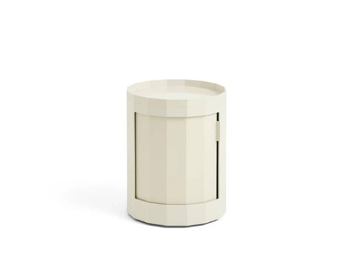 HAY - Facet Cabinet mit Füssen und Rollen, niedrig, eggshell