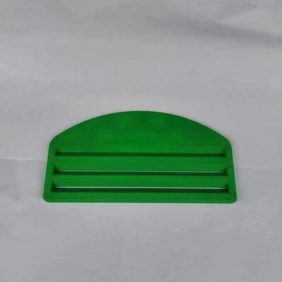 Uplift Essentials Premium No Mess Cat Strip & Puree Squeezer Spoon green