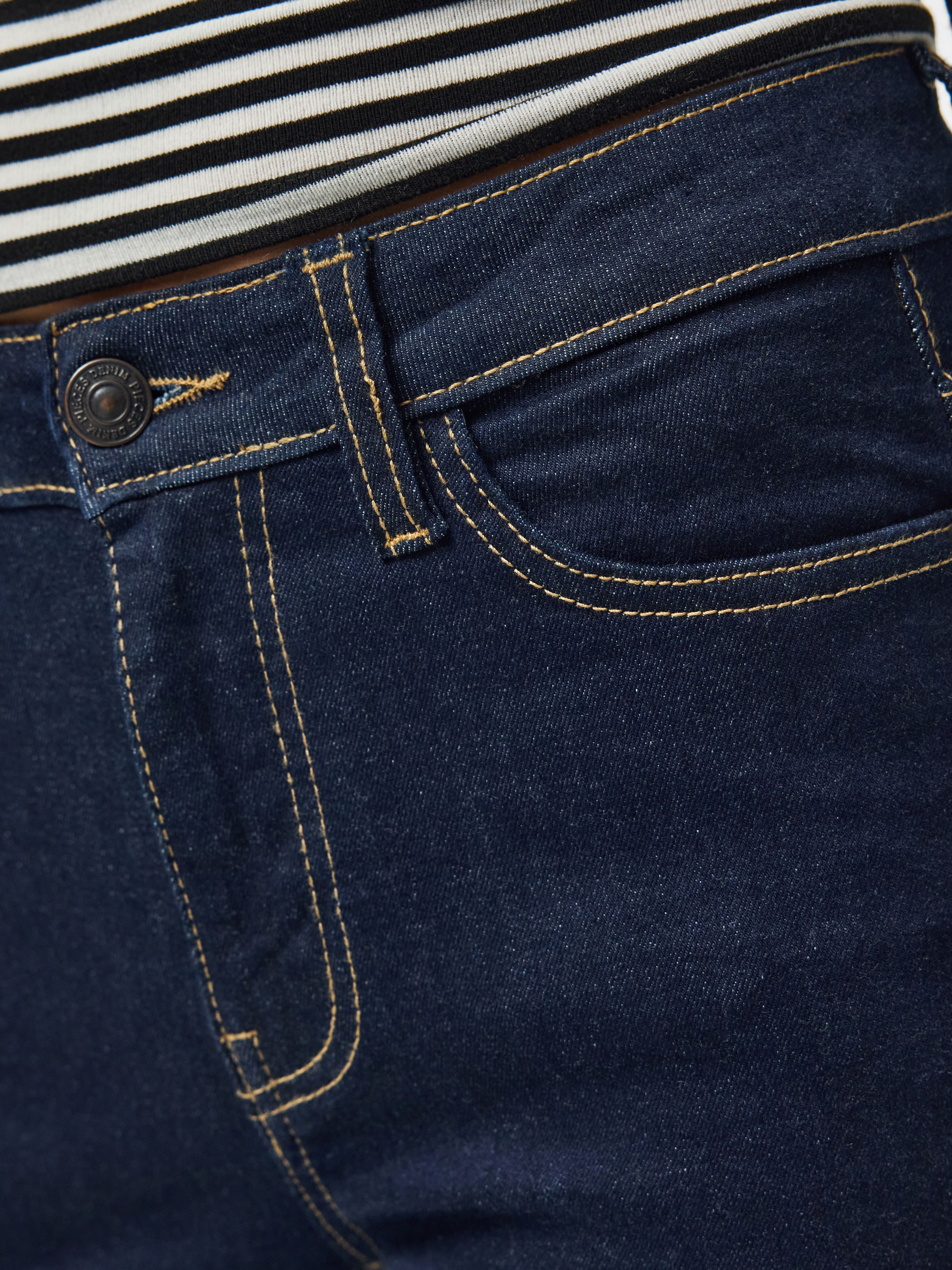 Skinny-fit-Jeans PIECES "PCDAISY MW SKINNY JEANS NOOS BC", Damen, Gr. 28, Länge 30, blau (dunkelblau denim detail:rinse), Denim/Jeans, Obermaterial: 98% Baumwolle, 2% Elasthan, unifarben, skinny fit lang, Jeans Skinny-fit-Jeans, Baumwollmischung, skinny f