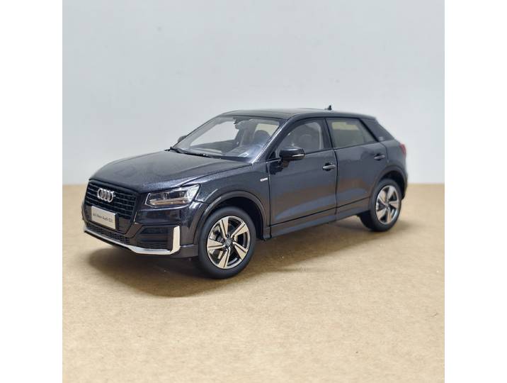 Modèle de voiture en alliage Q2L SUV à l'échelle 1:18