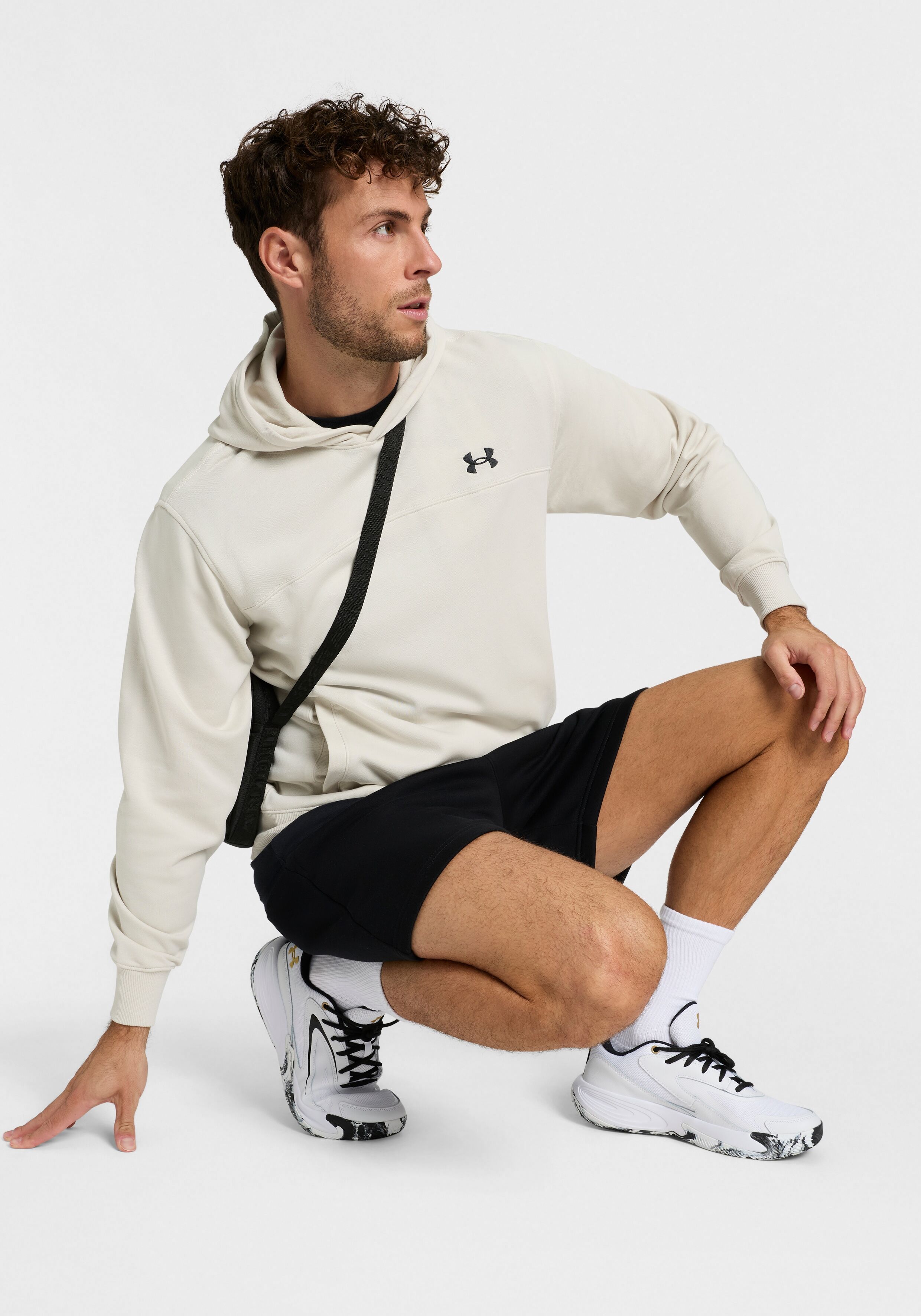 Umhängetasche UNDER ARMOUR "NEW UA ESSENTIAL CROSSBODY", schwarz (schwarz, schwarz), Obermaterial: 100% Polyester, Taschen Umhängetasche, für Erwachsene, sportlicher Stil, aus Polyester, leicht schwarz, schwarz Einheitsgröße