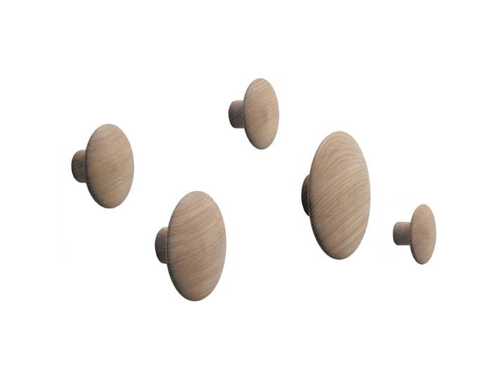 Muuto - Wandhaken 'The Dots' 5er-Set, Eiche natur