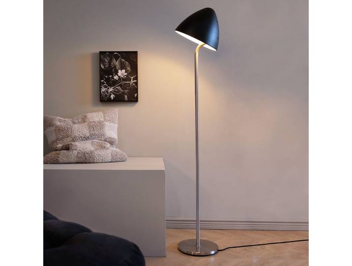 Oulu Stehleuchte Black/Brushed Steel - Dyberg Larsen - Wohnzimmer - Design - Metall - Mit Schirm