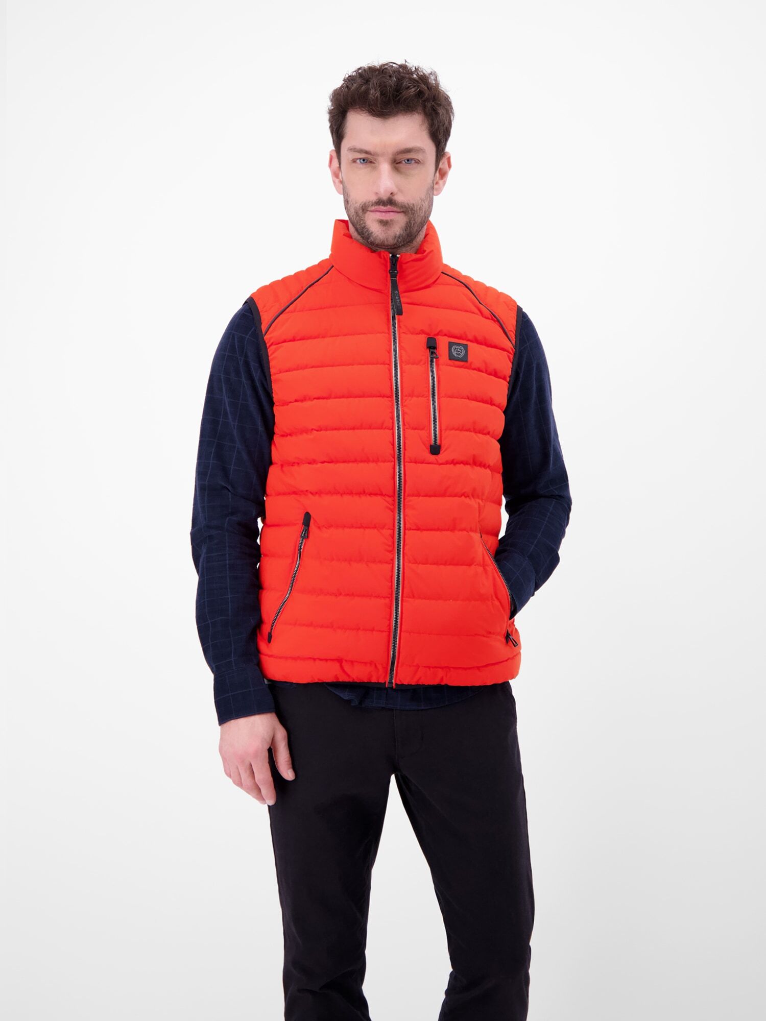 Steppweste LERROS "Steppweste mit Fütterung, sportiv geschnitten", Herren, Gr. M, orange (schwarz vivid rot), 100% Polyester, Westen Steppweste schwarz vivid rot M