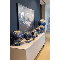 Tischglobus „Lunar“ – Design-Globus 20 cm mit Metallfuß grün/blau