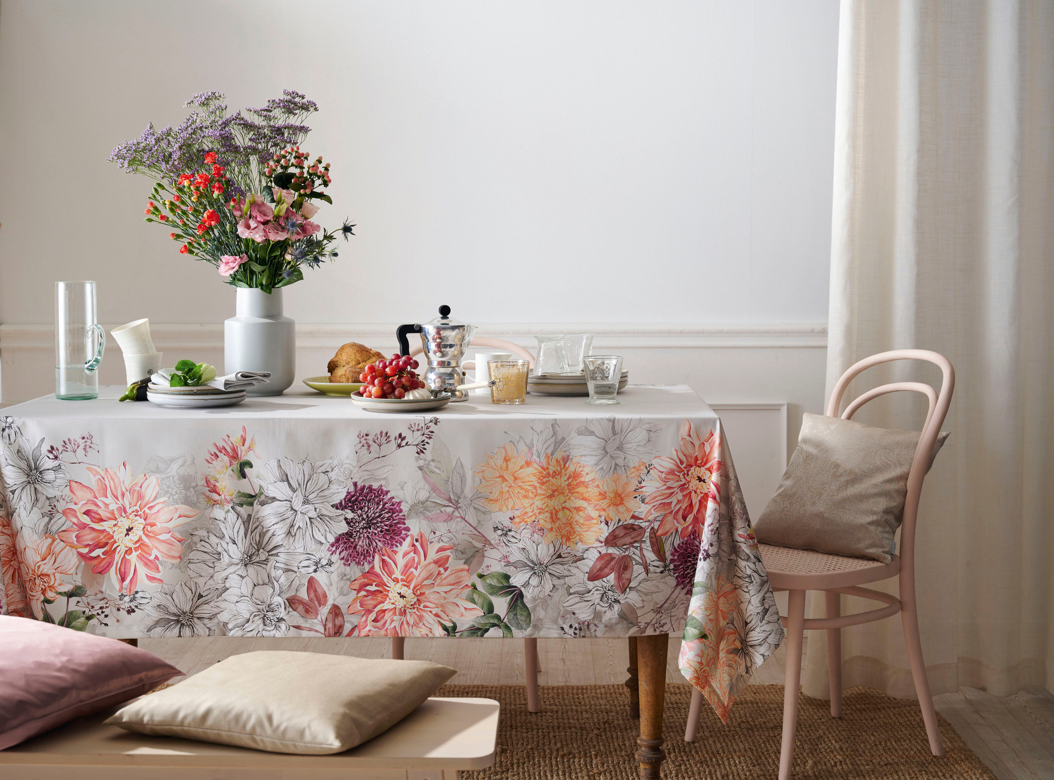 Tischdecke APELT "5604 HERBSTZEIT, Herbstdeko, Blütenmotiv", bunt (grau, bunt), B:150cm L:250cm, Baumwolle, Polyester, Tischdecken, Tischdecke, Digitaldruck, stilvolles Blumenmuster, harmonische Gesamtoptik