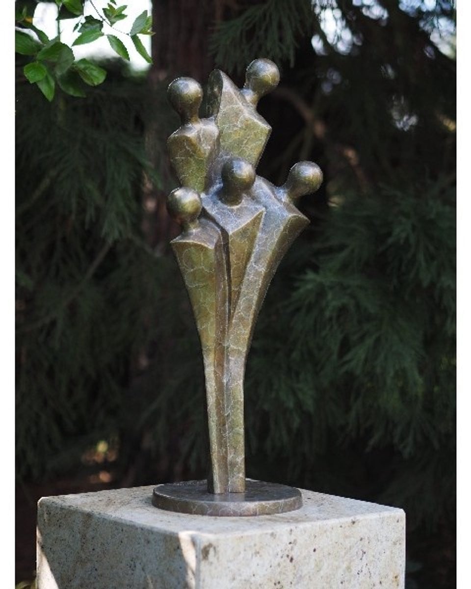 Modern bronzen familiebeeld voor op tafel