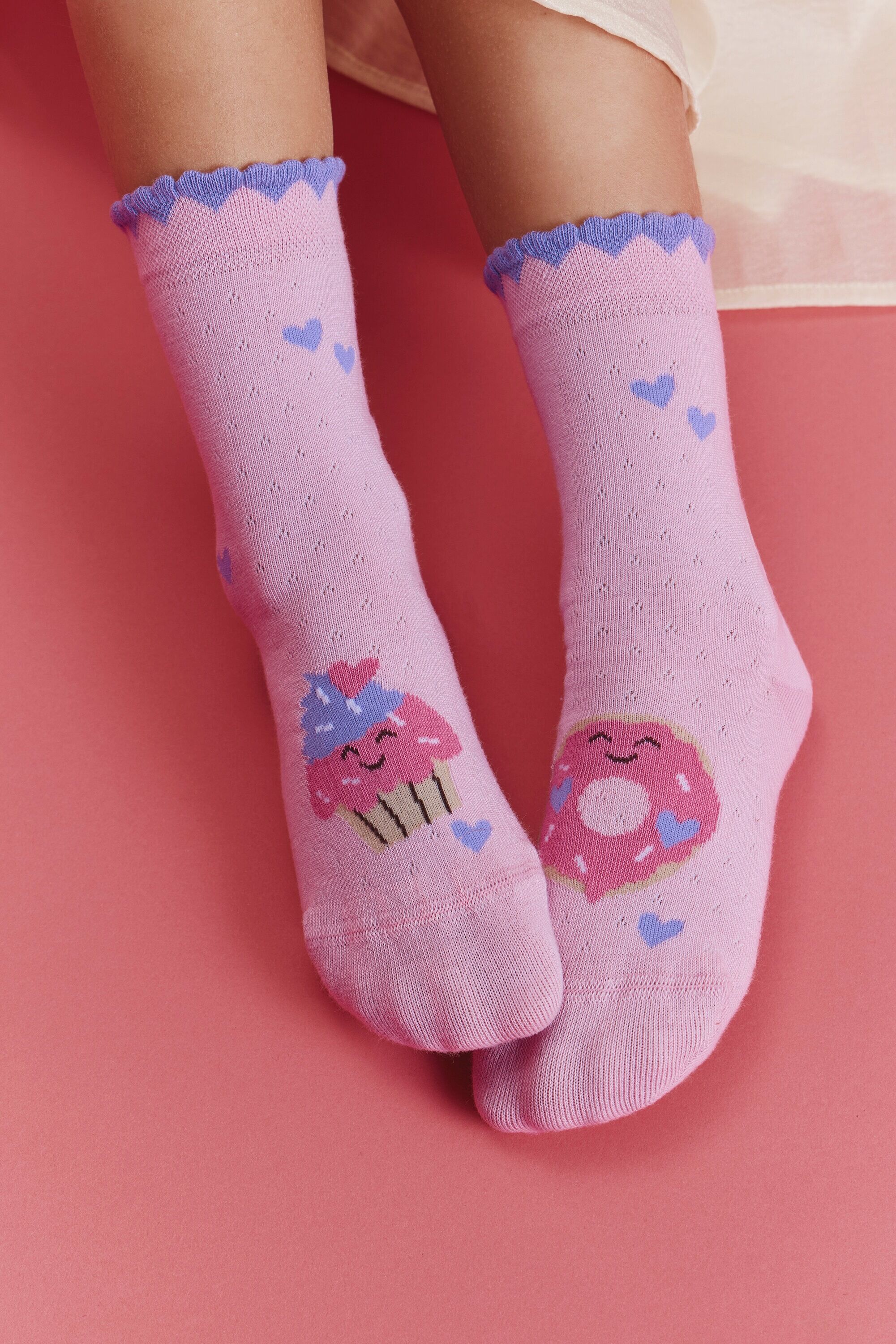 Socken FALKE "Cute Pastries", Kinder, Gr. 23-26, Sockengröße, beige (sand meliert (4650)), Obermaterial: 84% Baumwolle CO. 15% Polyamid PA. 1% Elasthan EL., glatt, Socken Socken