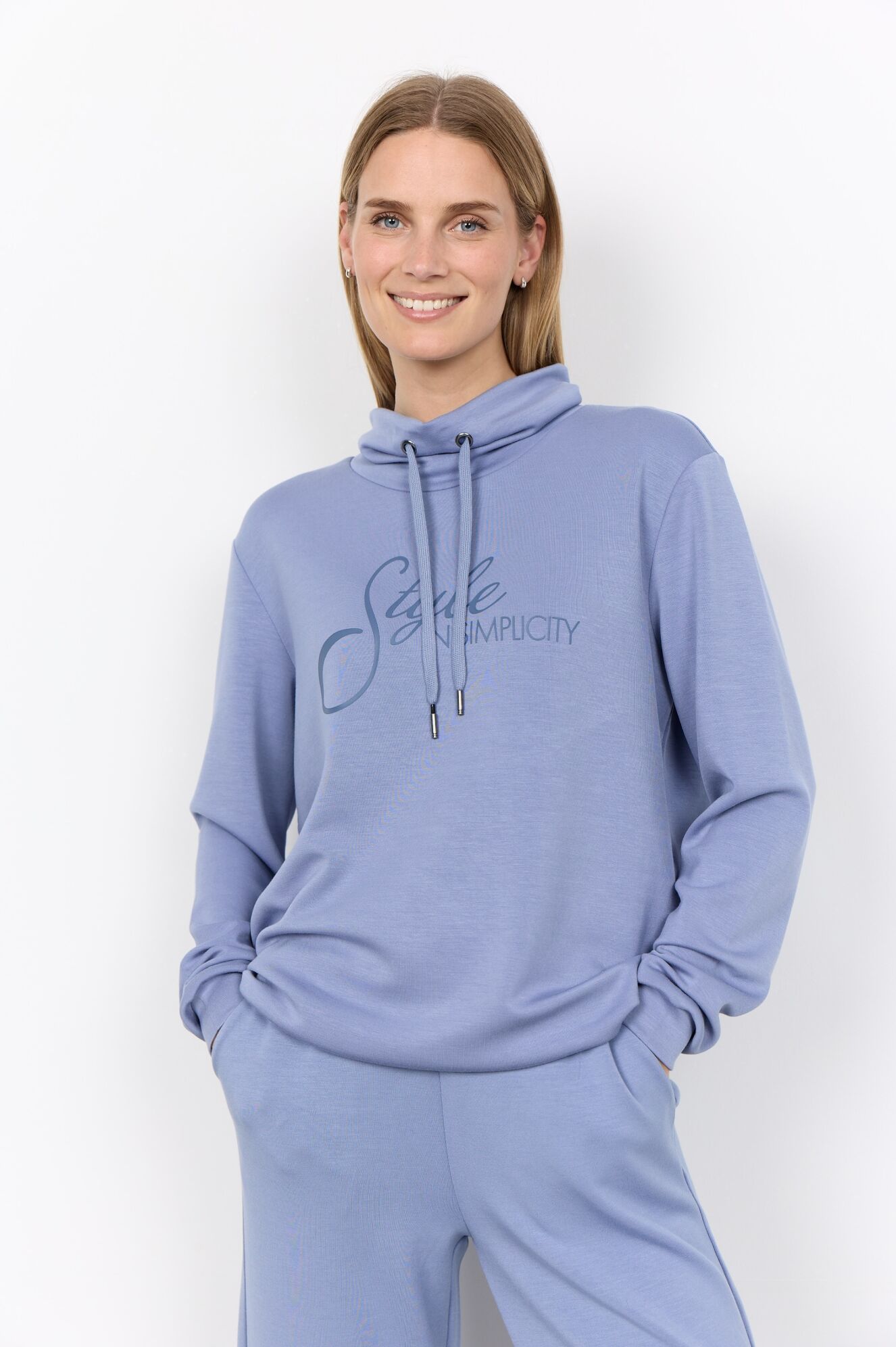 Sweatshirt SOYACONCEPT "SC-BANU 329", Damen, Gr. XL, blau (tempest), Sweatware, Obermaterial: 48% Modal, 48% Polyester, 4% Elasthan, unifarben, normal, Rundhals, Sweatshirts Sweatshirt, Viskosemischung tempest XL