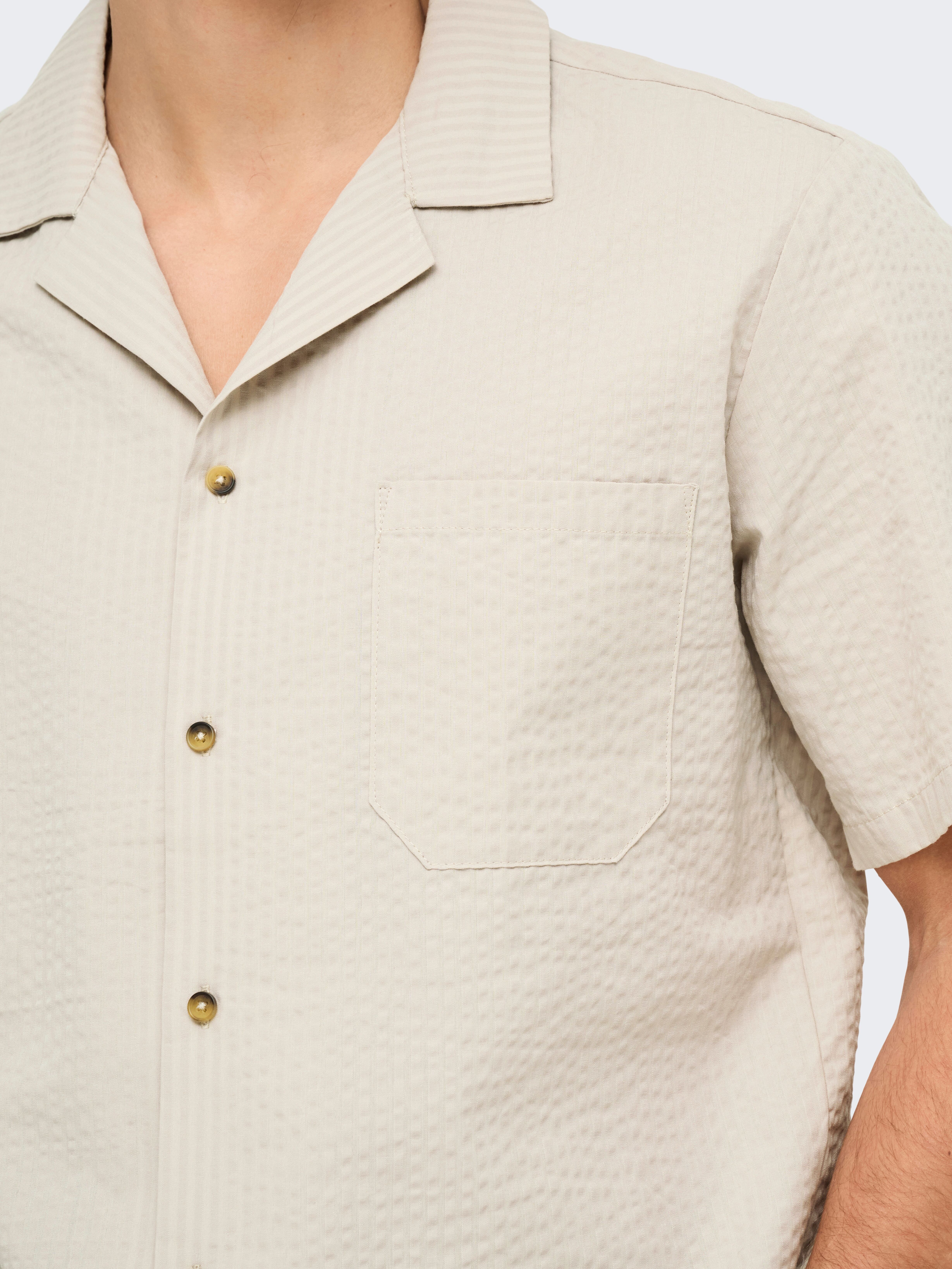 Kurzarmhemd ONLY & SONS "ONSEYE RESORT SEERS 0009 SHIRT NOOS", Herren, Gr. XL, N-Gr, beige (silber lining), Web, Obermaterial: 100% Baumwolle, unifarben, relaxed fit normal, Hemden Kurzarmhemd silber lining XL, N-Gr