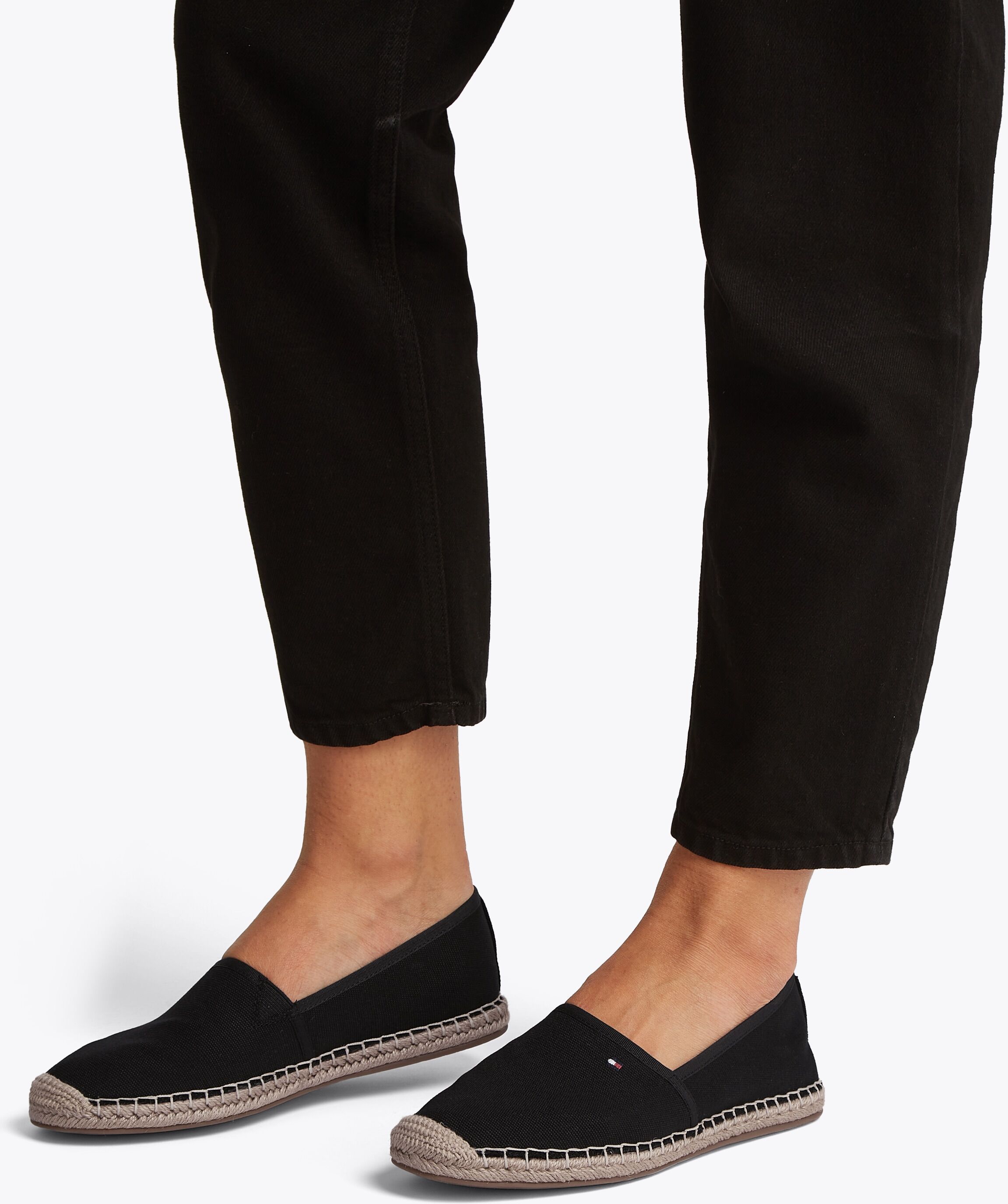 Espadrille TOMMY HILFIGER "FLAG CANVAS ESPADRILLE", Damen, Gr. 40, Baumwolle, schwarz, unifarben, Schuhe Espadrille, Slipper, Flats, Bequemschuh, Jutebezug und Ziernähten, schmale Form schwarz 40, Baumwolle
