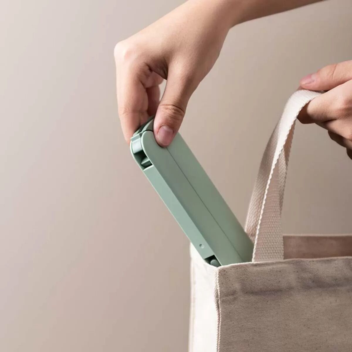 INF Lot de 6 cintres de voyage pliables : Séchoir à vêtements portable avec pinces, conception peu encombrante Vert