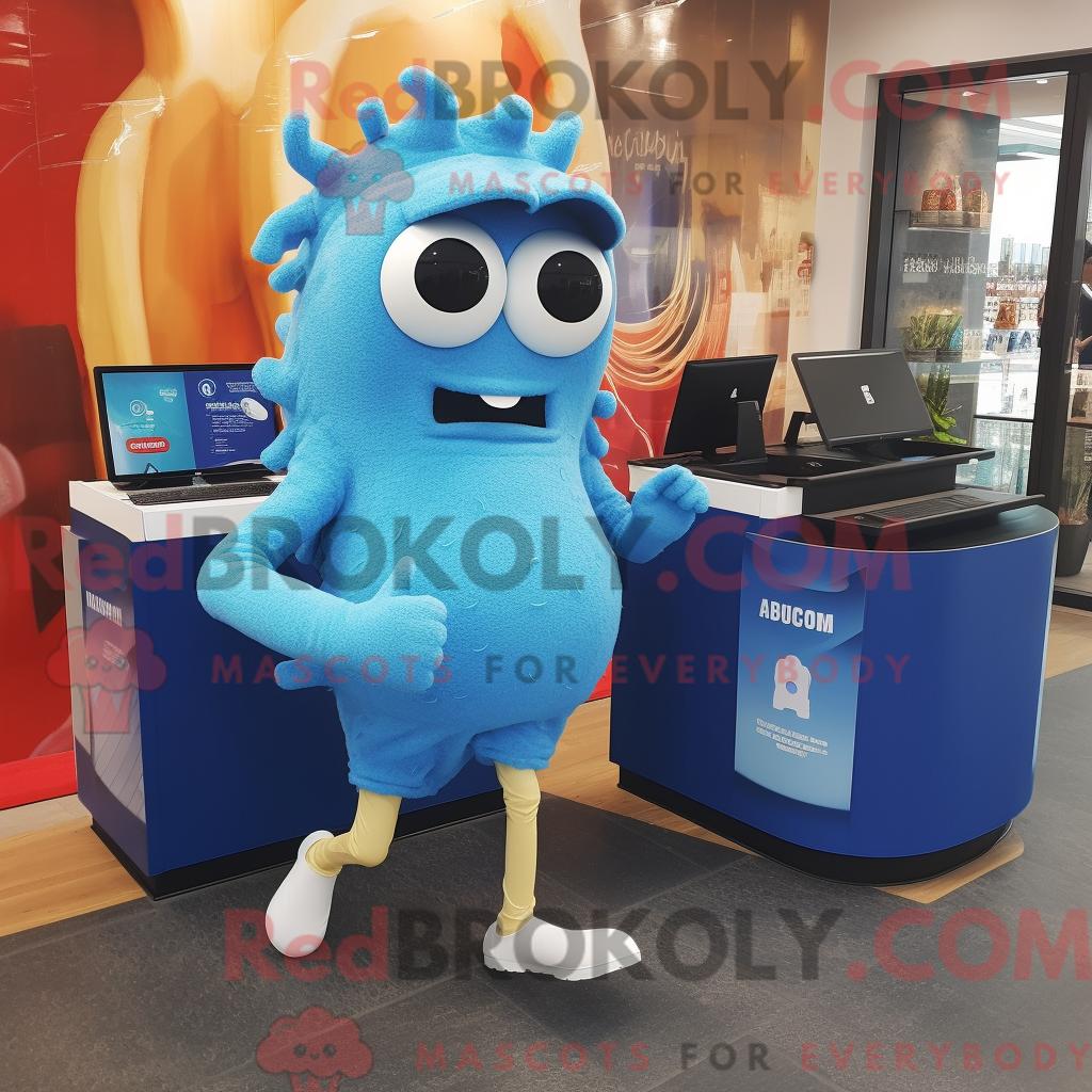 Maskottchenfigur REDBROKOLY eines blau frittierten Calamari bekleidet mit Laufshorts und Aktentasche