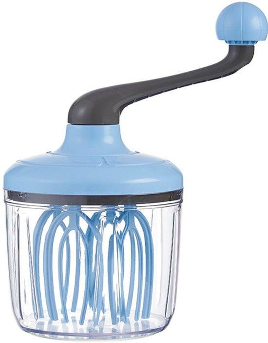 Blauwe handmixer voor het maken van taarten en het kloppen van slagroom en eiwitten