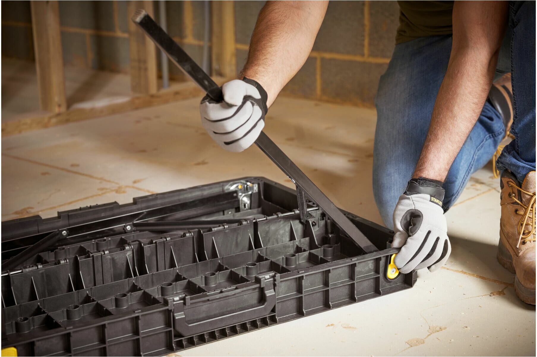 Tragbare Essential Werkbank STST83492-1 ; Stanley)
