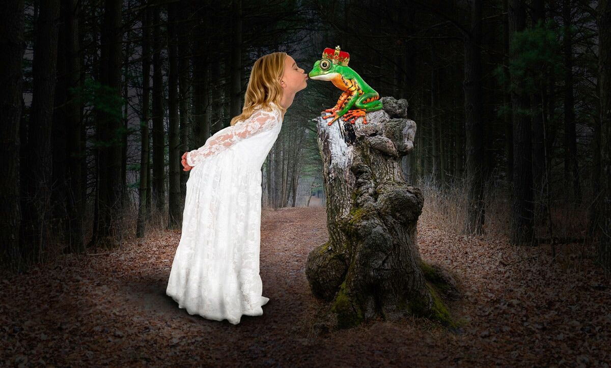 Fototapete PAPERMOON "Prinzessin küsst den Frosch", bunt, B:3m L:2,23m, Vlies, Tapeten, Fototapete