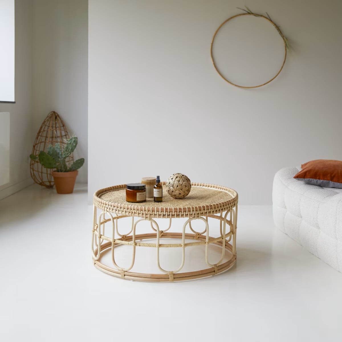 Tikamoon Samson Rotan Salontafel - Beige - Rond - Mid-century stijl