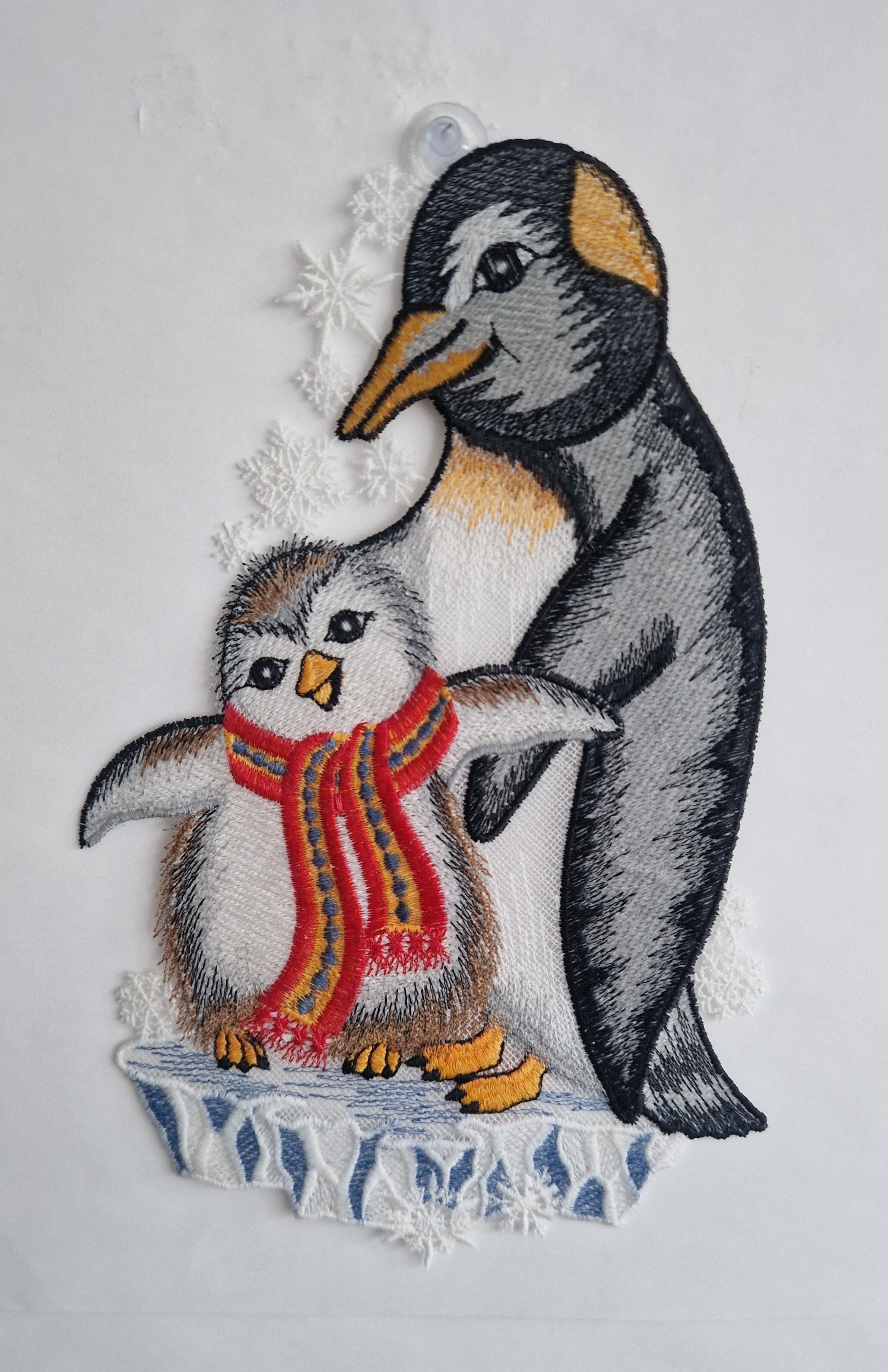 Fensterbild STICKEREIEN PLAUEN "Fensterbild Pinguine", bunt, Polyester, Fensterbilder, Fensterbild, echte Plauener Stickerei bunt Einheitsgröße