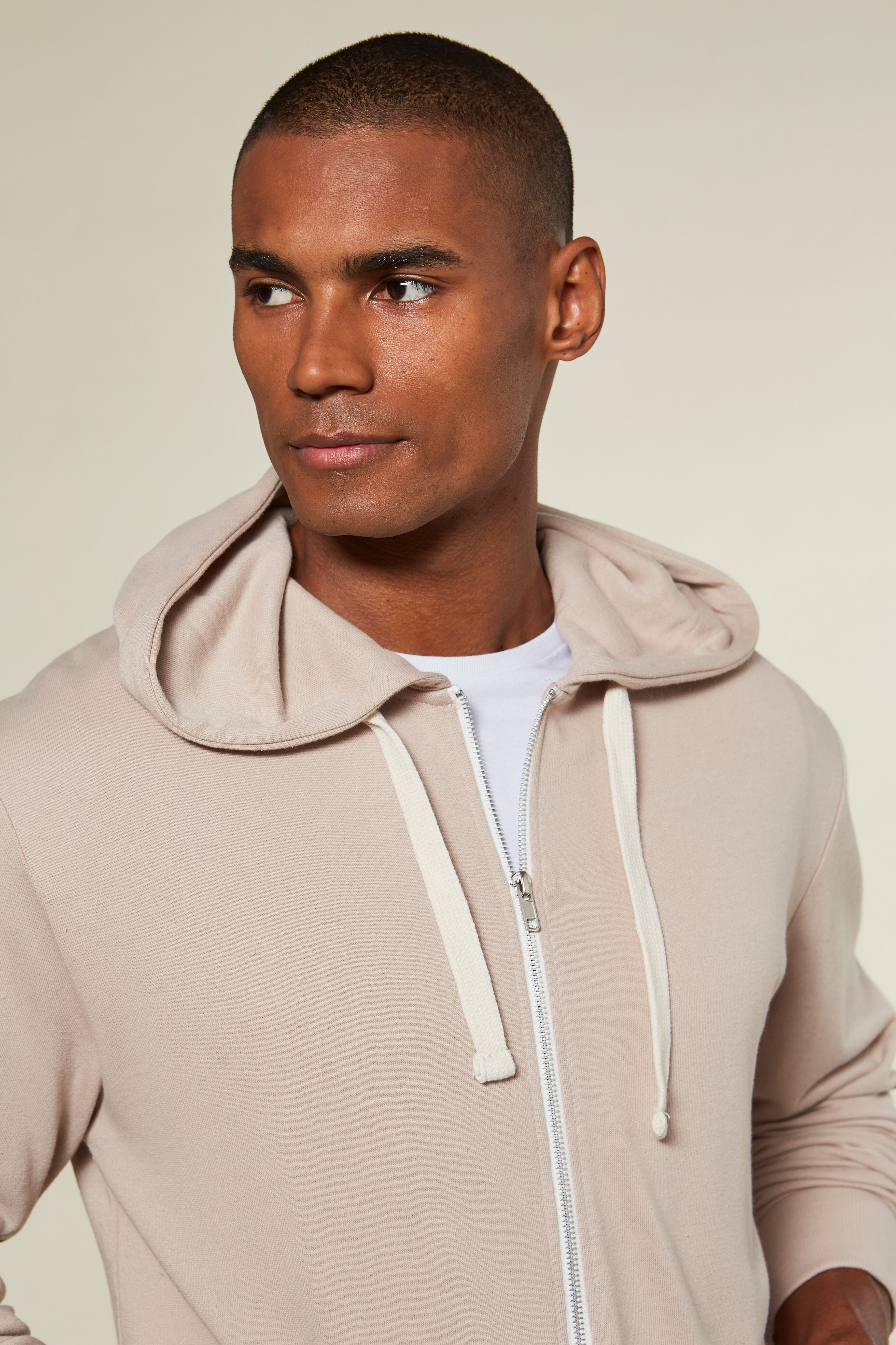 Kapuzensweatjacke KANGAROOS, Herren, Gr. M (48/50), beige, angeraute Sweatware, Obermaterial: 60% Baumwolle, 40% Polyester, unifarben, bequem normal, Rundhals, angesetztes Bündchen, Sweatjacken Kapuzensweatjacke, mit Kapuze, kontrast Zipper und kontrast B