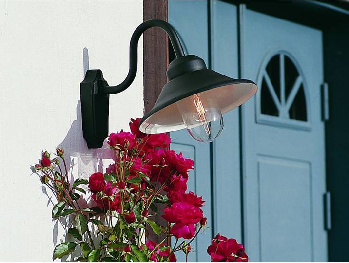 Konstsmide Vega Wandleuchte schwarz lackiertes Aluminium, klares Glas, Hand EU 556-750