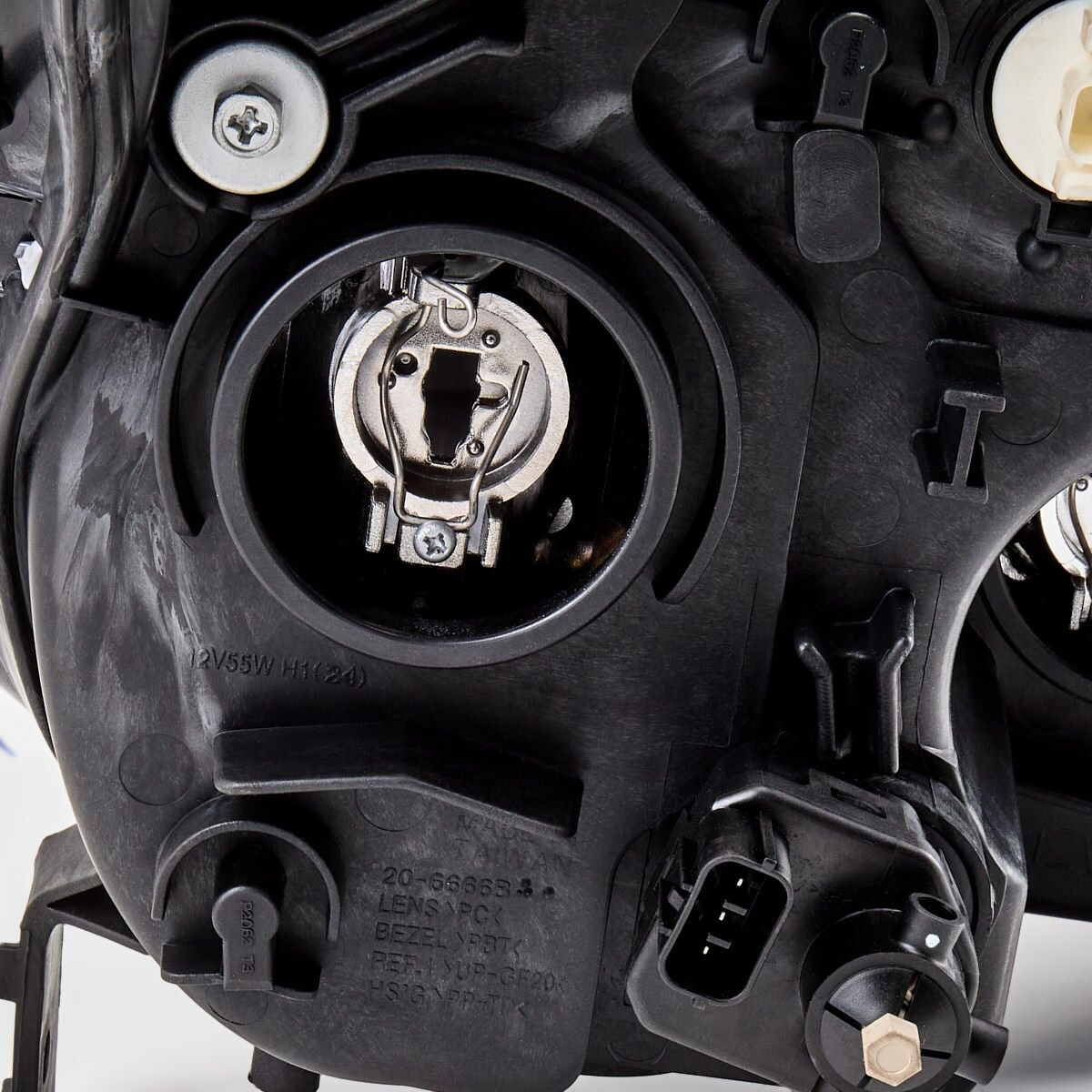 TYC 20-11150-15-2 Headlight