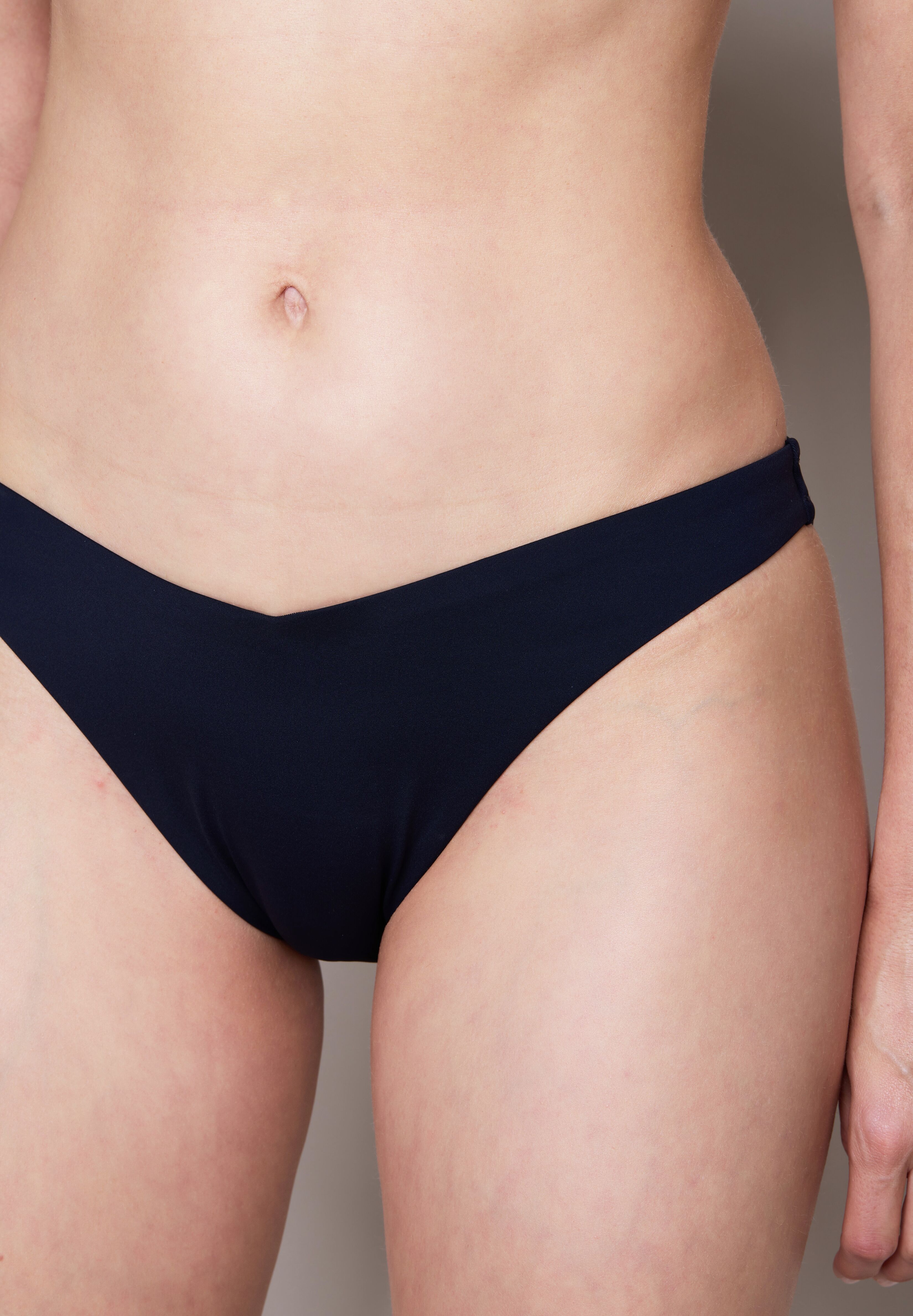 Joop! Jeans Bikini-Hose JOOP JEANS "Sparkle Beach (JOOP Jeans)", Damen, Gr. 34, N-Gr, blau (sky captain), Obermaterial: 83% Polyamid, 17% Elasthan, Badehosen Bikini-Hose, mit Strassbesetztem JOOP Jeans Logo, in Dunkelblau sky captain 34, N-Gr