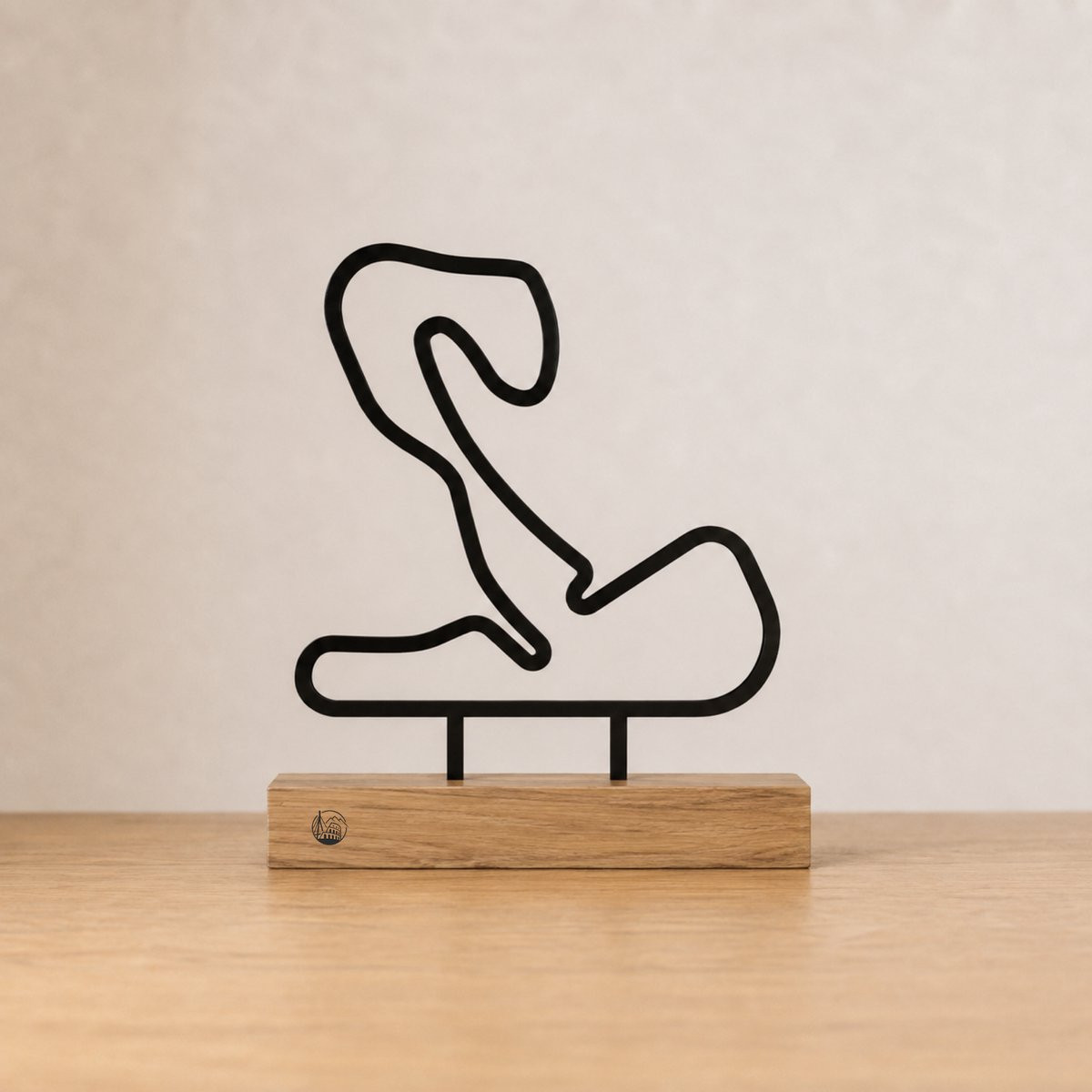 Outlinr Circuit Zandvoort Silhouet – Stalen decoratie op eiken voetstuk